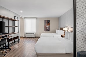 Suíte, 2 camas Queen, para não fumantes | Camas com colchões pillow-top, escrivaninha