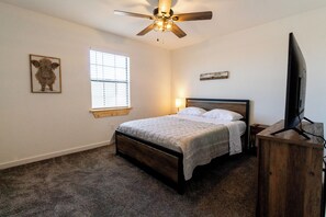 2 bedrooms, iron/ironing board, WiFi, bed sheets - A-Frame On The Rocks! *RV CONNECTION ONSITE* (El Paso)