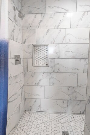 Shower, hair dryer, towels, soap - A-Frame On The Rocks! *RV CONNECTION ONSITE* (El Paso)