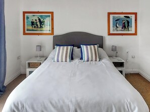 3 bedrooms, free WiFi, bed sheets - 3 bedroom accommodation in Wootton Bridge (Wootton Bridge)