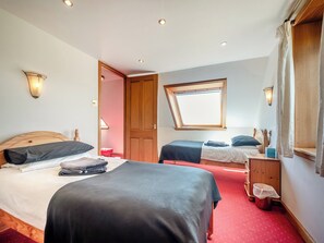 3 bedrooms, free WiFi, bed sheets