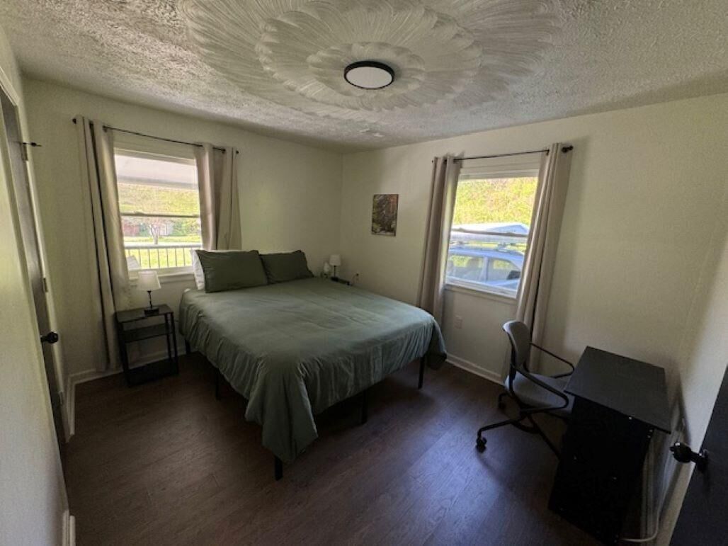 3 bedrooms, desk, free WiFi, bed sheets