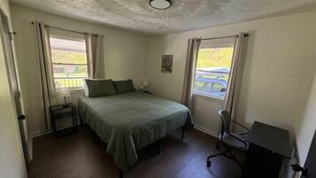 3 bedrooms, desk, free WiFi, bed sheets