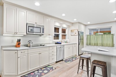 Eagles Bend Lake House, Located on The Chain of Lakes 