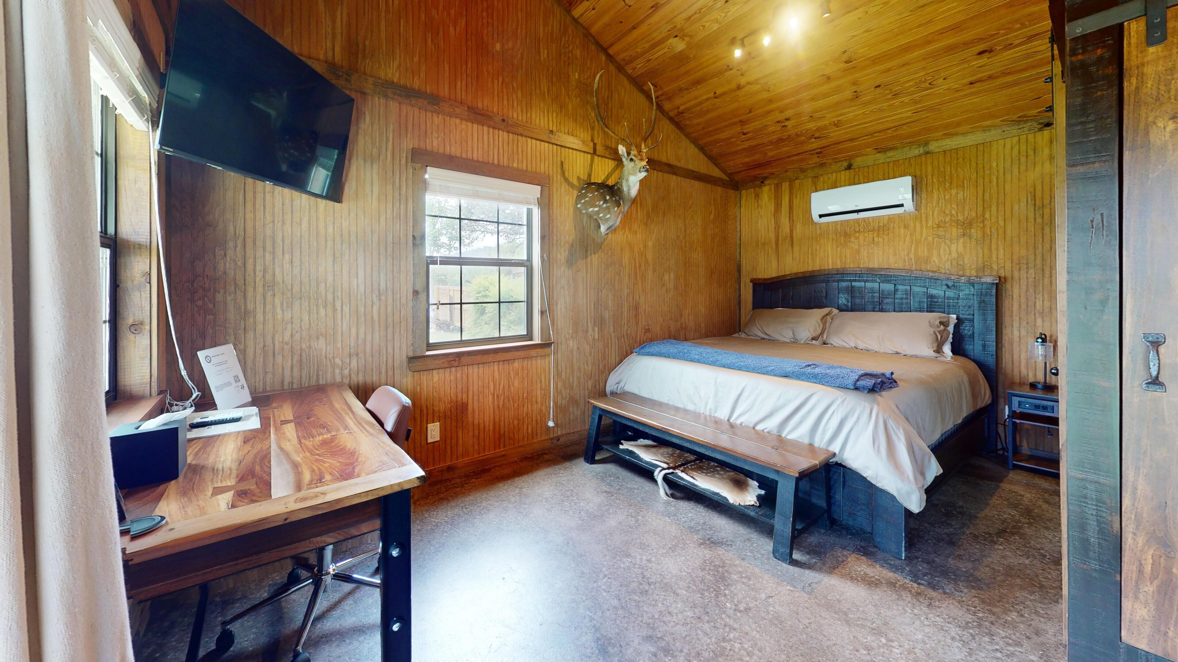 1 bedroom, desk, WiFi, bed sheets