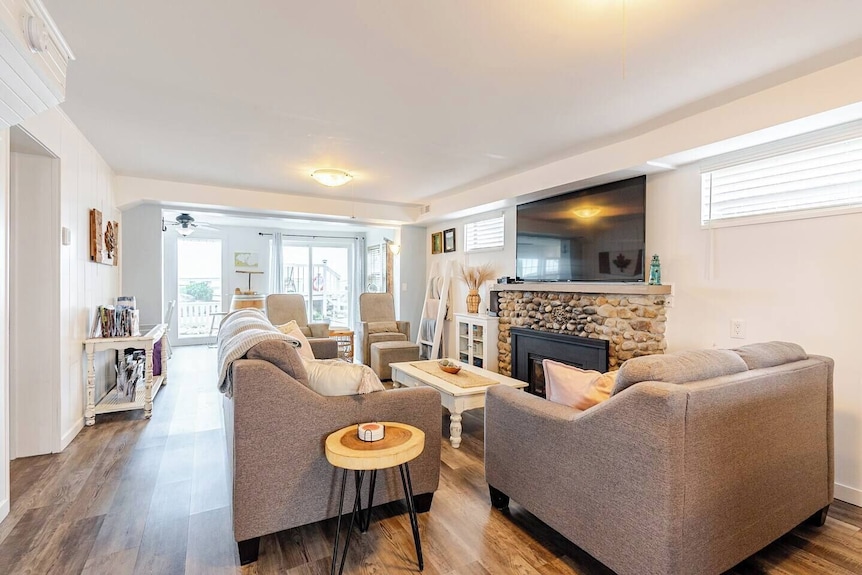 Relaxing Lakefront Cottage Near Wineries And Beach - Kingsville