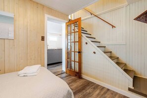3 bedrooms, desk, iron/ironing board, travel cot