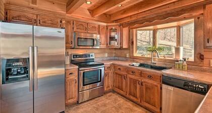 Center Hill Lake Cabin with Hot Tub & Lake Access