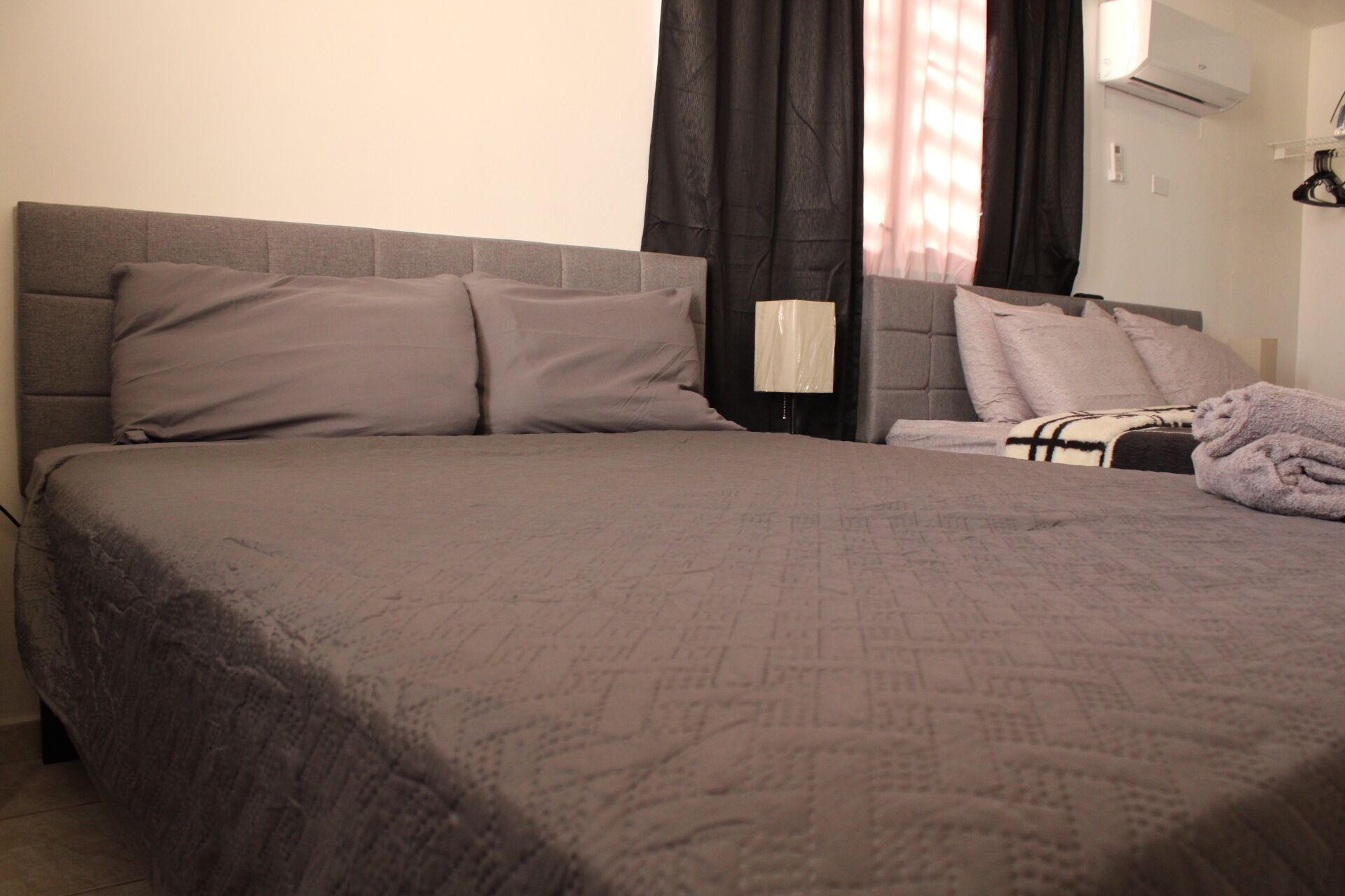 2 slaapkamers, een strijkplank/strijkijzer, wifi, beddengoed