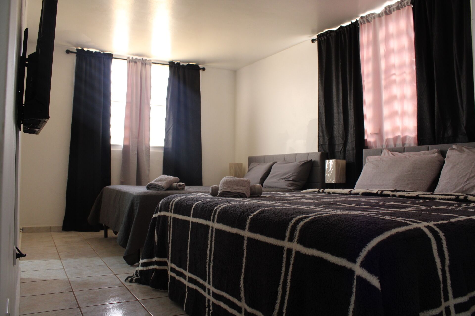 2 bedrooms, iron/ironing board, WiFi, bed sheets