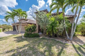 Property grounds - Castle Heights - 4/3 home with heated pool
(Cape Coral)