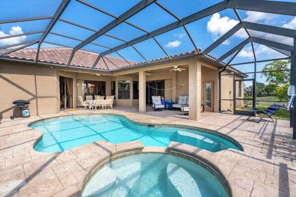 Pool - Castle Heights - 4/3 home with heated pool
(Cape Coral)