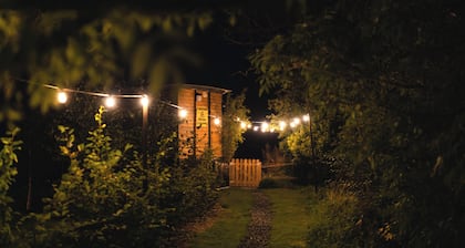 The Horrrsebox Tinyhouse🐎
Quirky romantic Tiny House with Hottub In Ireland.