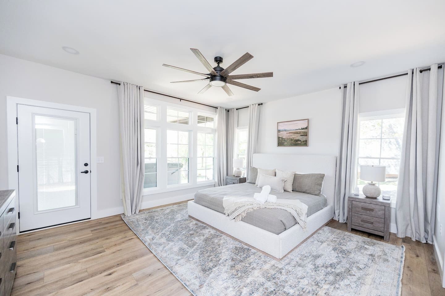 4 bedrooms, desk, iron/ironing board, travel cot