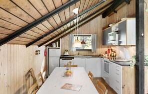 Fridge, microwave, oven, stovetop - 3 bedroom cozy home in Rødby (Rødby)