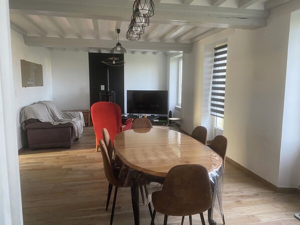 Dining - Maison Très Agréable au Cœur des Cérémonies du D-days (Picauville)