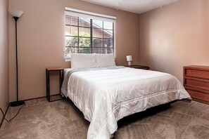 4 quartos, escrivaninha, Wi-Fi de cortesia, roupa de cama