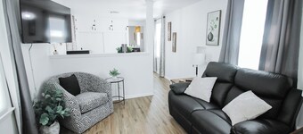 King Bed & Walk-In Shower - Ample Amenities + W/D