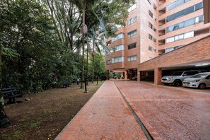 Property grounds - Exceptional, homey and large 3BR house close to Provenza (Medellín)