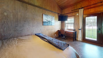 1 bedroom, desk, WiFi, bed sheets