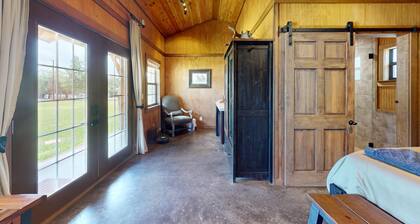 VIP Cabin B with Lake Views and Private Lake Access with Dock