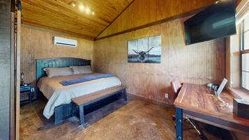 1 bedroom, desk, WiFi, bed sheets