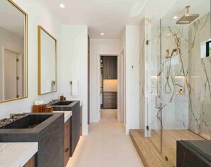 Shower, hair dryer, towels, soap - Winter Specials-Come Ski NEW Deer Valley East Village-Skyridge- 5 min (Daniel)