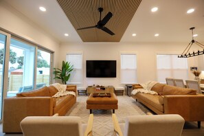 TV connectée, chaîne hi-fi, écrans d'ordinateur