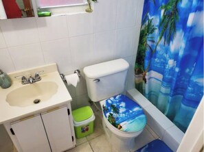 تجهيزات دش، مجففات شعر، مناشف، صابون