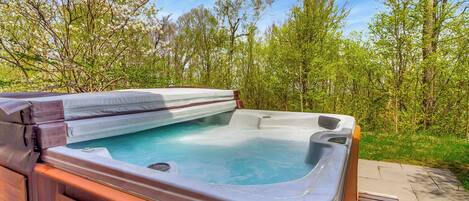 Tina de hidromasaje al aire libre