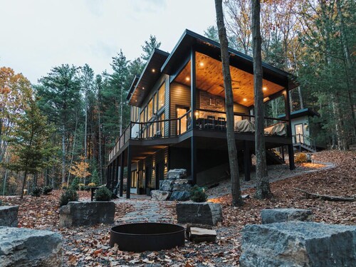 TreeTops, modern luxury overlooking Keuka Lake - Luxury Treehouse included