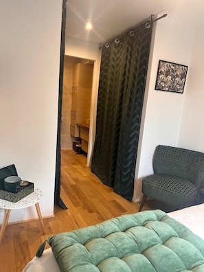 1 camera, ferro/asse da stiro, Wi-Fi, lenzuola