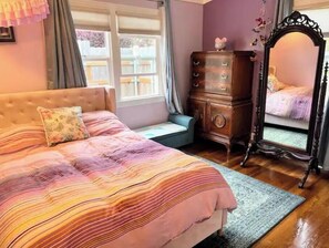 3 bedrooms, desk, free WiFi, bed sheets - Charming Family Retreat in Town (Arcata)
