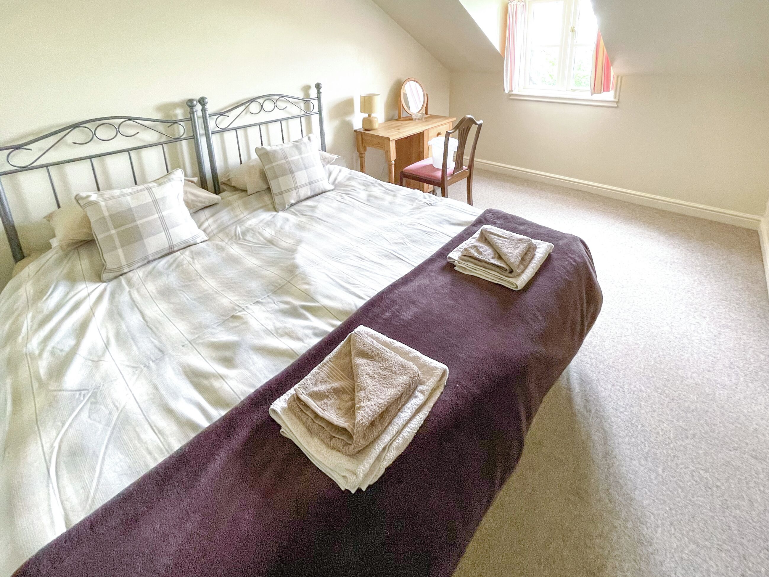 3 bedrooms, WiFi (free), bed sheets