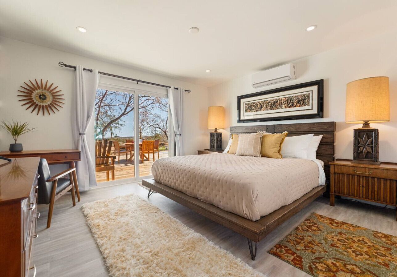 4 slaapkamers, een bureau, een strijkplank/strijkijzer, reisbedje