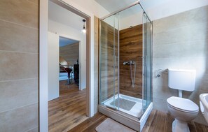 Shower, hair dryer - Nice home in Zlobin with sauna (Zlobin)