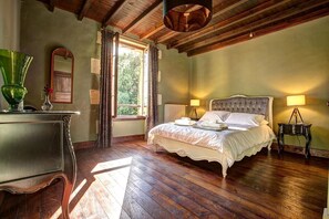 4 chambres, fer et planche à repasser, lit parapluie, Wi-Fi gratuit