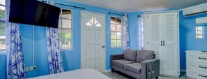Panoramic Apartment, 1 Double Bed, Private Bathroom, Tower - Your quaint home just steps from beach (St. George's)