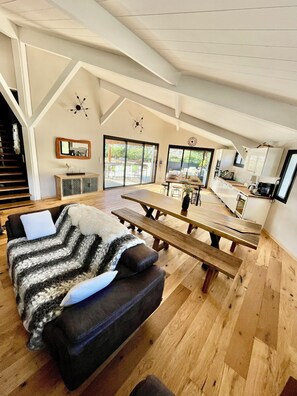 Fernseher, Tischtennisplatte