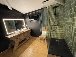 Shower, hair dryer - Rêve de mer, Villa 6 persons, 4 stars with salt pool (Cavalaire-sur-Mer)