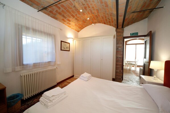 2 多间卧室、熨斗/熨衣板、WiFi、床单