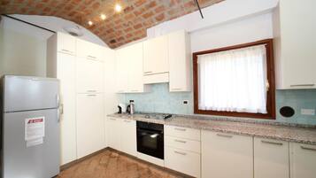 Mikrowelle, Ofen, Herdplatte, Geschirrspüler