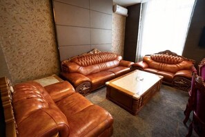 Living area - Gold Harbour Holiday Hotel (Jiexiu)