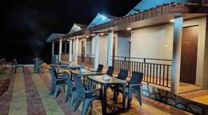 Outdoor dining - Mountain Breeze By Friendsvilla (karjat)