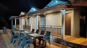 Outdoor dining - Mountain Breeze By Friendsvilla (karjat)