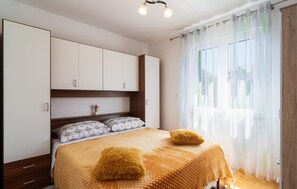 2 bedrooms, travel cot, free WiFi, bed sheets - Gorgeous apartment in Supetar with WiFi (Supetar)