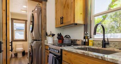 Beautiful NEW 1-bed, 1-bath right in downtown Cody! Sleeps up to 4.