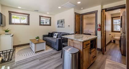 Beautiful NEW 1-bed, 1-bath right in downtown Cody! Sleeps up to 4.