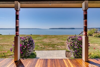 Luxury Victoria Home Bayfront w/Private Beach in the Heart of the City!