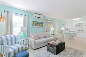 Smart TV, reproductor de DVD, libros, videoteca